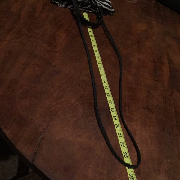 Esprit Zebra Purse with detachable shoulder strap - Picture 10 of 12